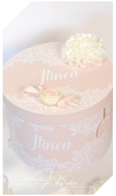 Trusou de botez clasic brodat cumotive dantela in culoarea piersicii, Elegant Peach 1
